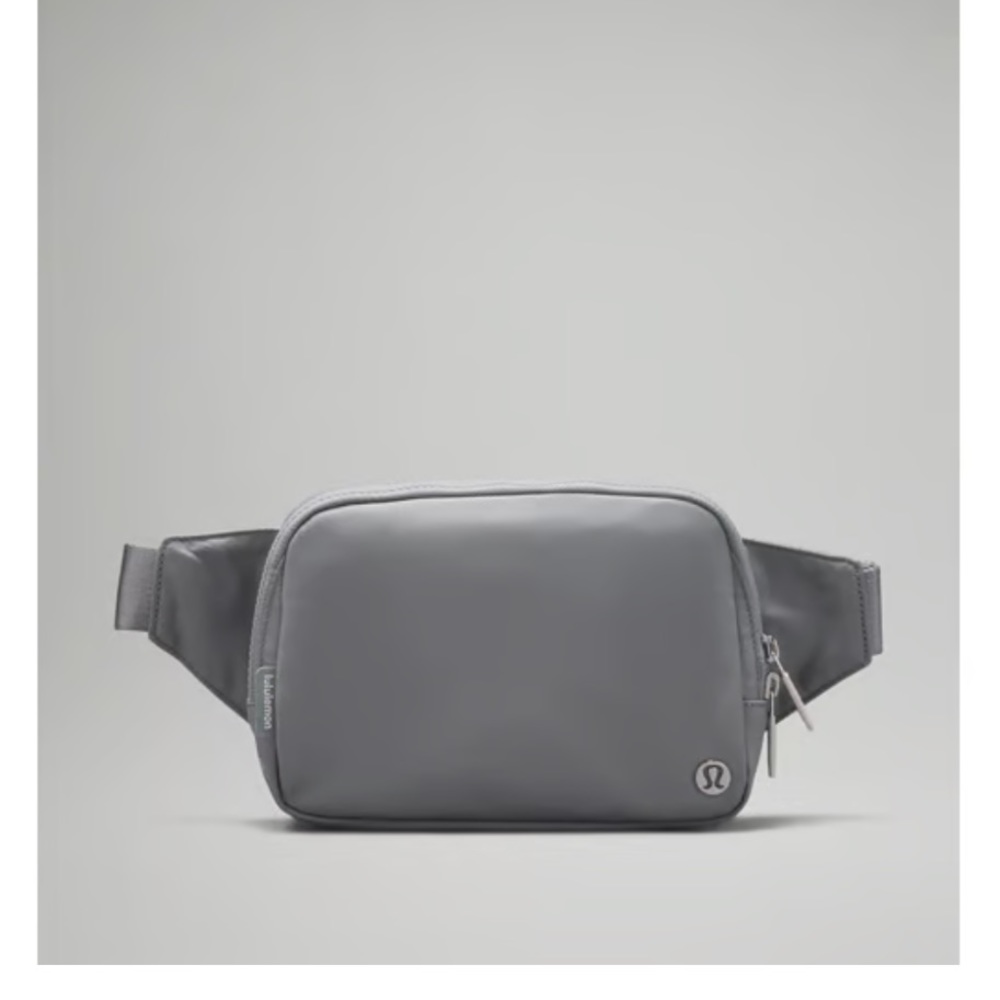 Lululemon Everywhere Belt Bag Large 2L- Rhino Grey